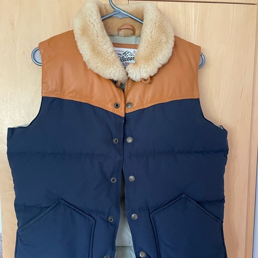 Penfield vest with  shearling collar